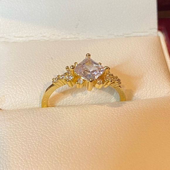 💛 Gold and Diamond Shape CZ Cocktail Ring Size 6 - Picture 4 of 6